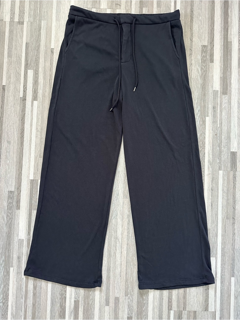Universal Thread Pants NWT – Wide Leg, Cropped Cut, Size M